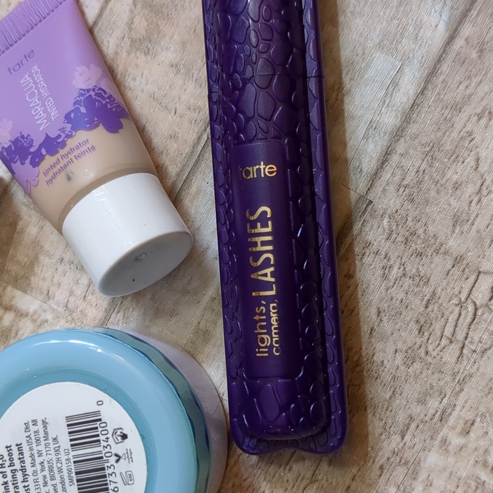 Tarte travel sizes Sea curl mascara, Amazonian clay blush, moisturizer, more - Picture 12 of 12